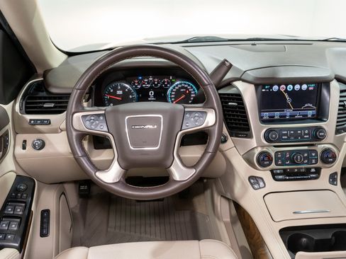 Used 2019 GMC Yukon XL Denali w/ Denali Ultimate Package RWD image 12