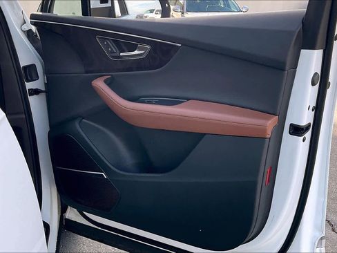 Used 2023 Audi Q7 3.0T Prestige image 25