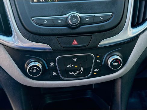 Used 2020 Chevrolet Equinox LS image 12