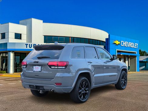 Used 2020 Jeep Grand Cherokee Altitude RWD image 7