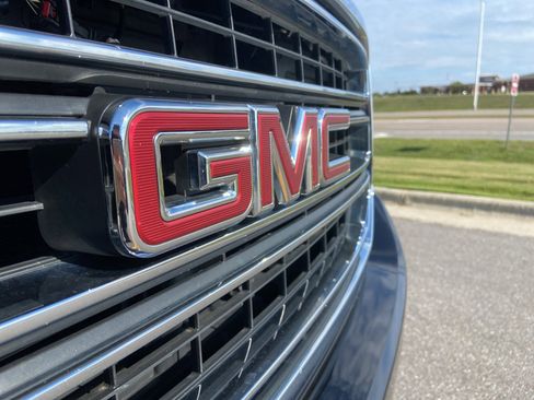 Used 2020 GMC Yukon SLT image 2