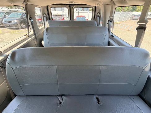 Used 2006 Ford E-350 and Econoline 350 XL RWD image 53