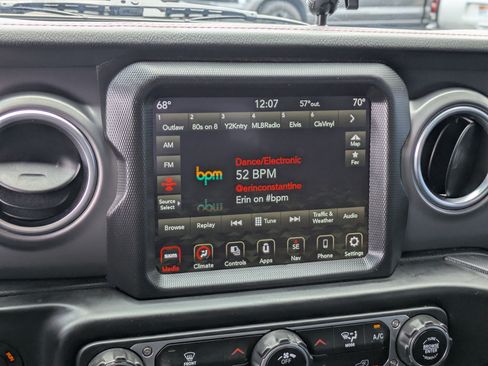 Used 2022 Jeep Gladiator Rubicon w/ LED Lighting Group AWD/4WD image 22