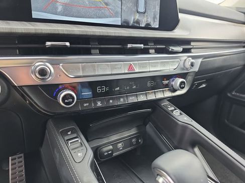 Certified 2025 Kia Telluride SX w/ SX Captain's Chair Package FWD image 28