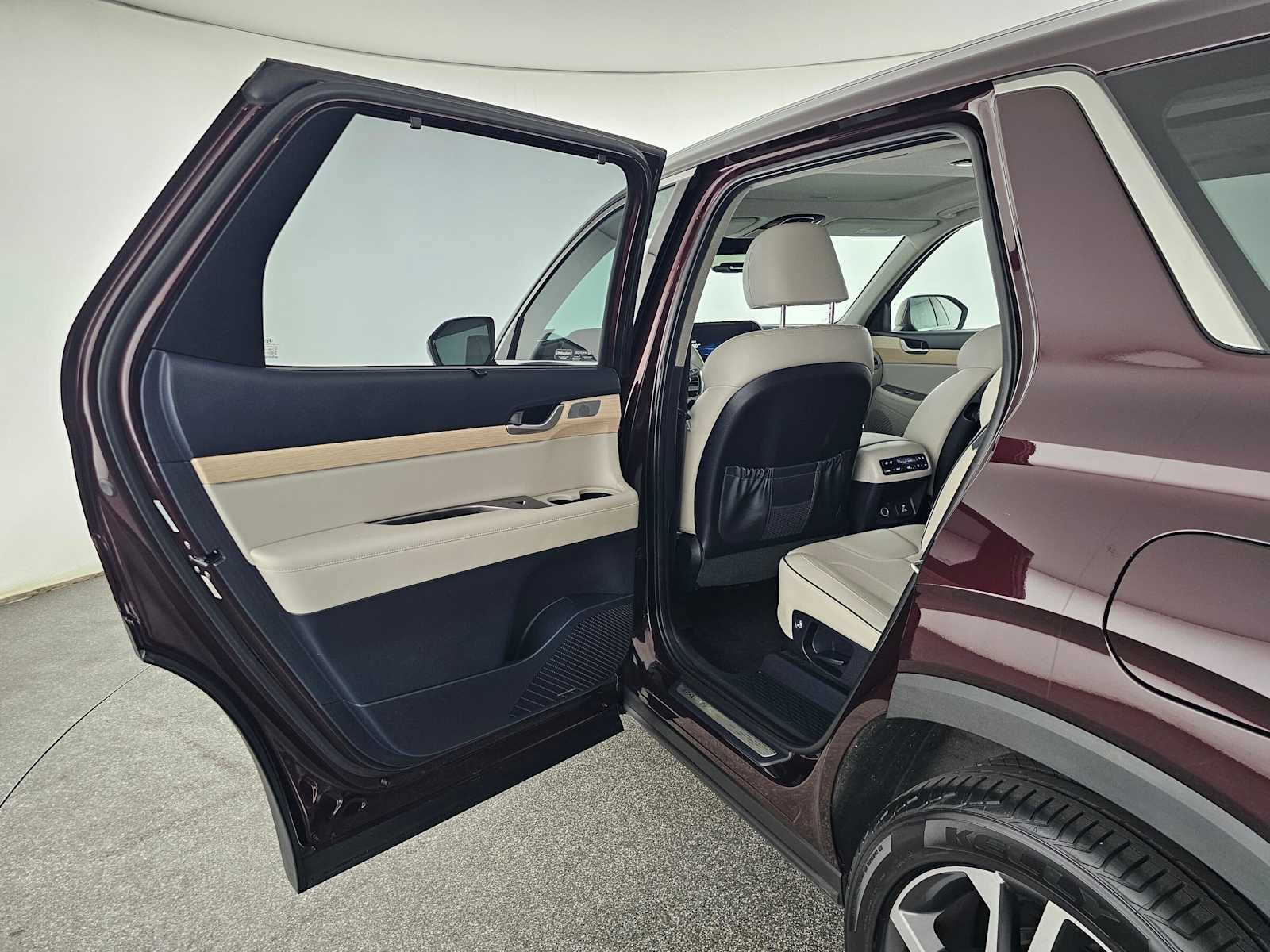 Used 2023 Hyundai Palisade Limited AWD/4WD image 17