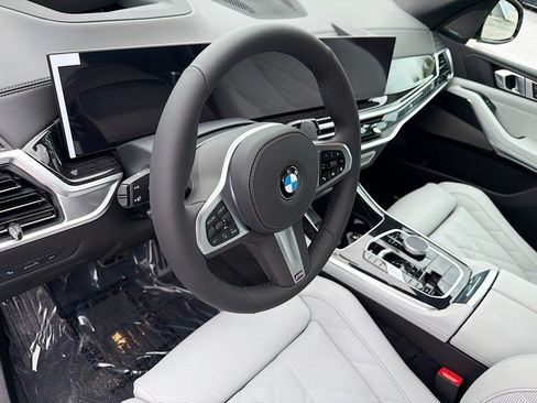 New 2026 BMW X5 xDrive40i w/ M Sport Package AWD/4WD image 25