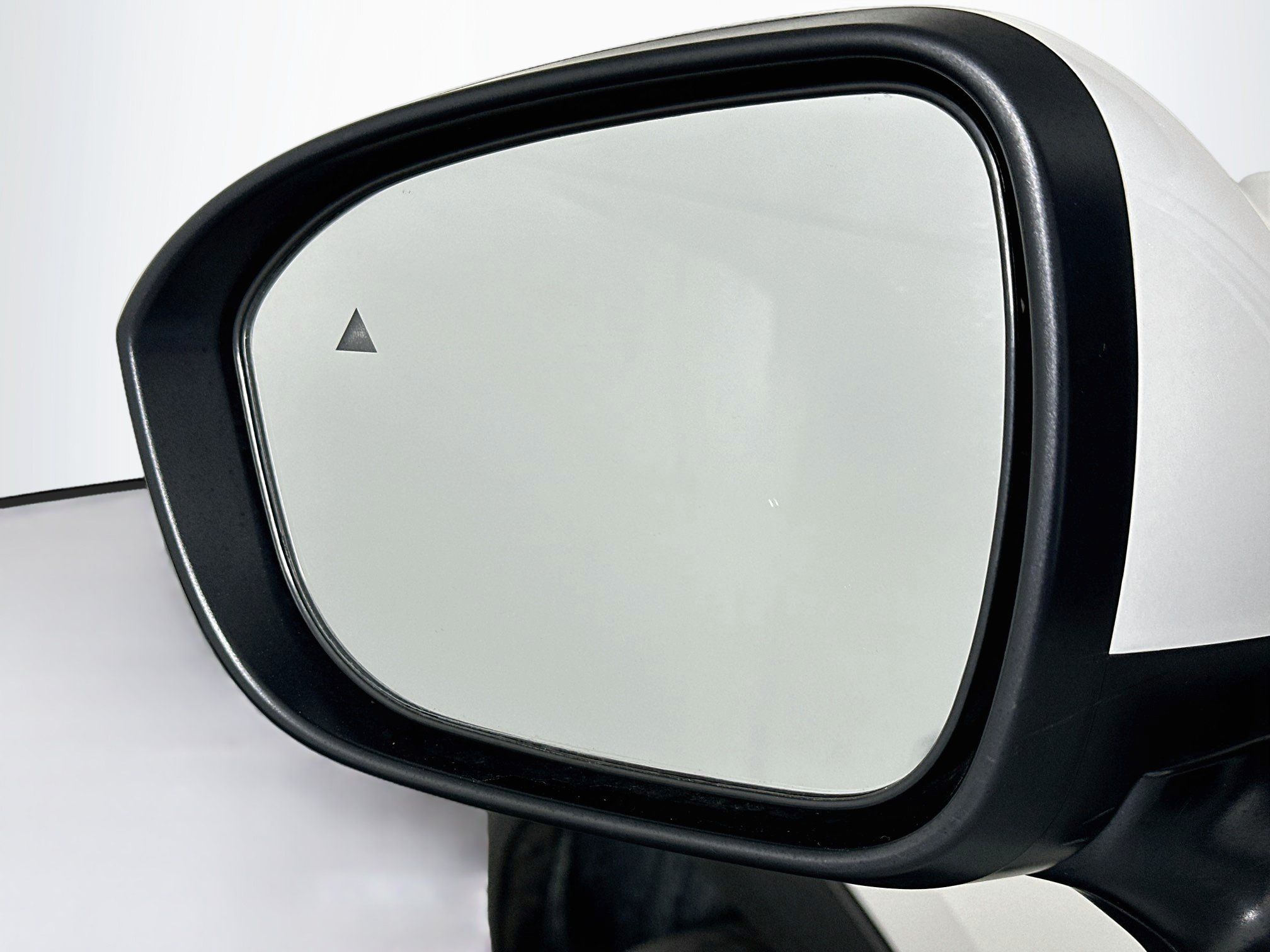 Used 2025 Nissan Kicks SR FWD image 16