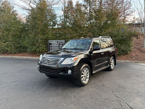 Used 2011 Lexus LX 570 4WD image 3