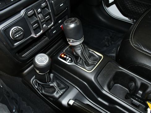 Used 2019 Jeep Wrangler Unlimited Sahara image 35