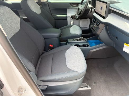New 2026 Ford Maverick XLT w/ XLT Luxury Package FWD image 12