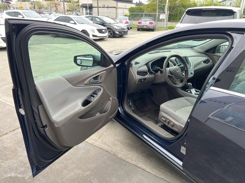 Used 2017 Chevrolet Malibu LS FWD image 9