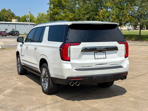 Used 2023 GMC Yukon XL Denali Ultimate AWD/4WD image 9