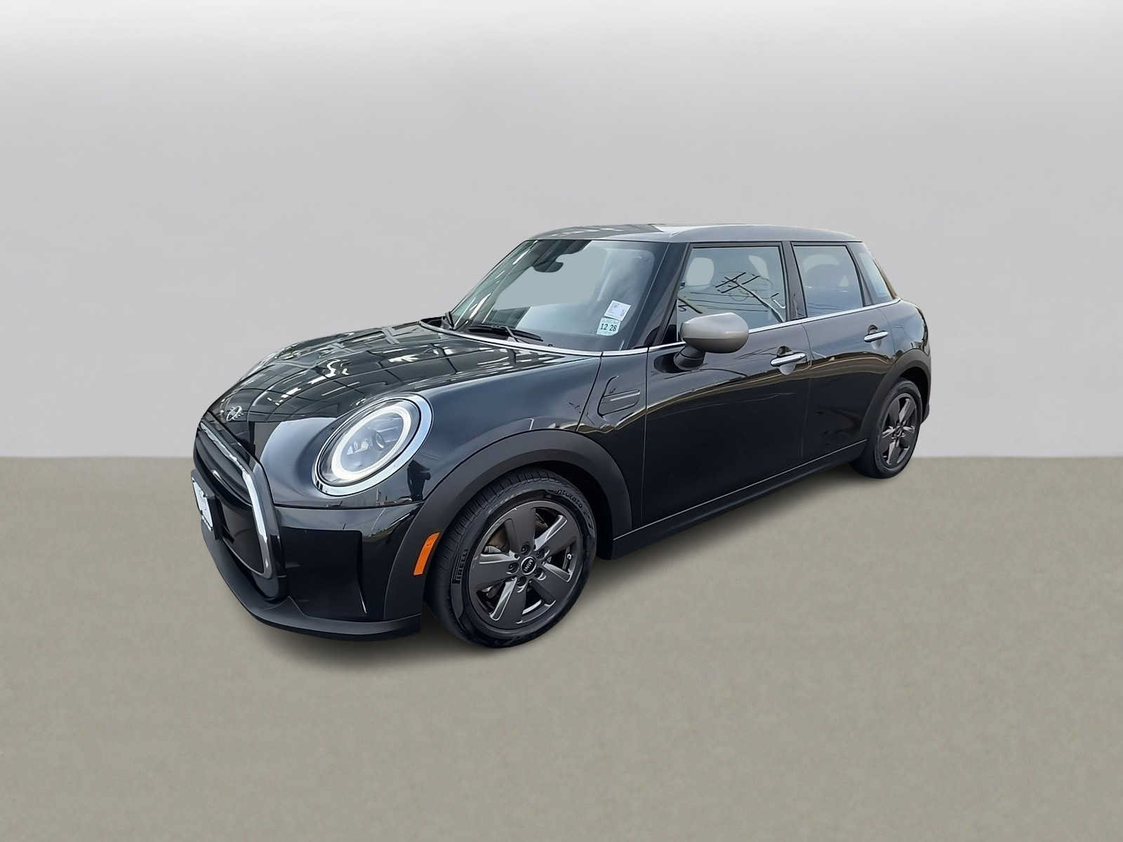 Used 2024 MINI Cooper 4-Door Hardtop FWD image 4