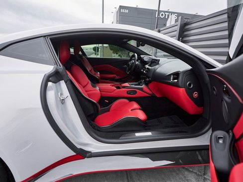 Used 2023 Aston Martin V12 Vantage image 31