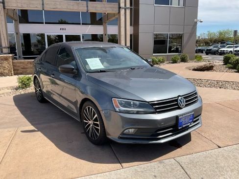 Used 2015 Volkswagen Jetta Sport FWD image 10