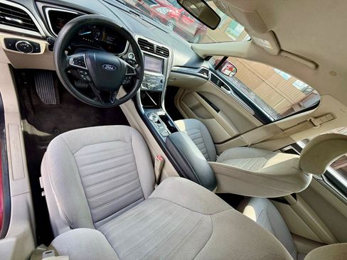 Used 2019 Ford Fusion SE FWD image 13