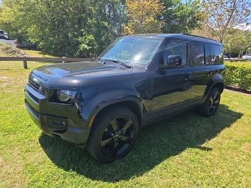 Used 2024 Land Rover Defender 110 S image 1