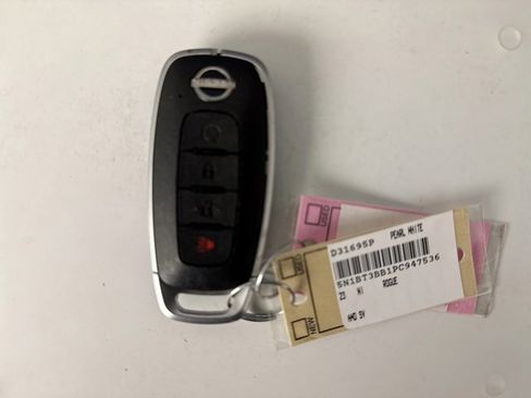 Used 2023 Nissan Rogue SV image 19