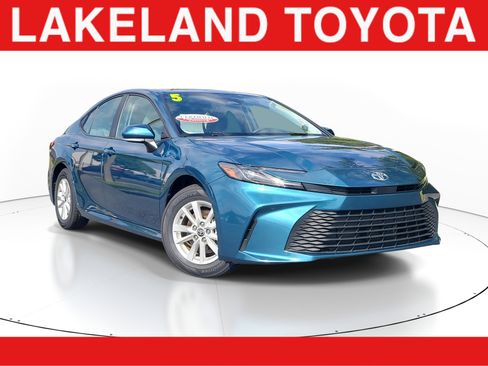 Used 2025 Toyota Camry LE w/ Convenience Package FWD image 1