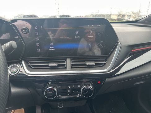 Used 2024 Chevrolet Trax RS w/ Driver Confidence Package image 9