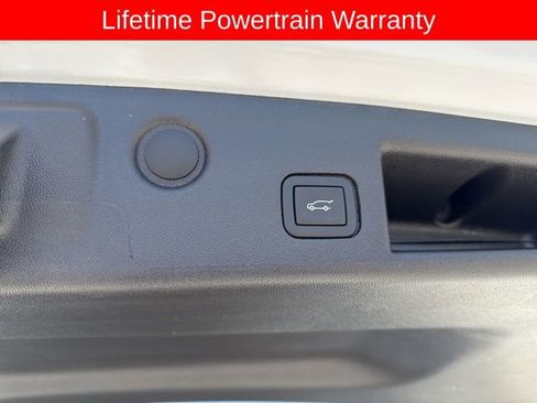 Used 2024 Chevrolet Equinox LT image 19