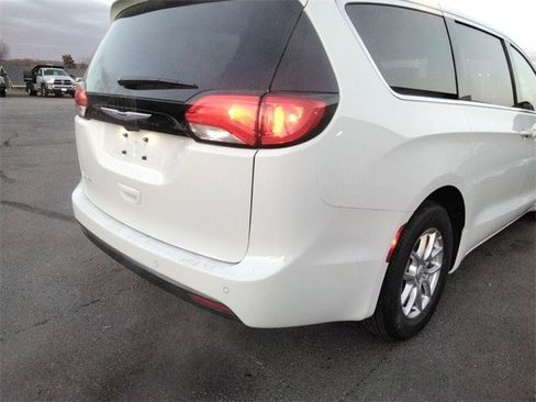 New 2026 Chrysler Voyager LX image 15