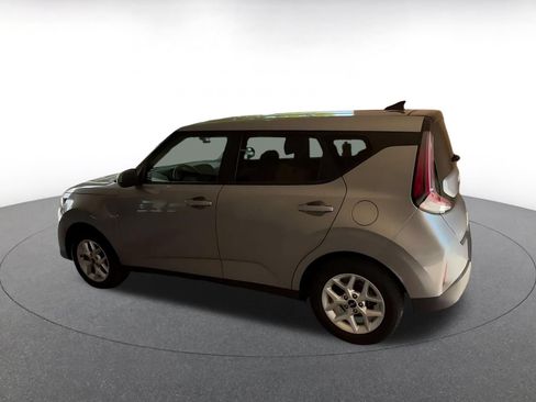 Used 2025 Kia Soul LX w/ LX Technology Package FWD image 8