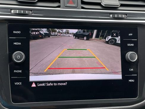 Used 2023 Volkswagen Tiguan SE image 19