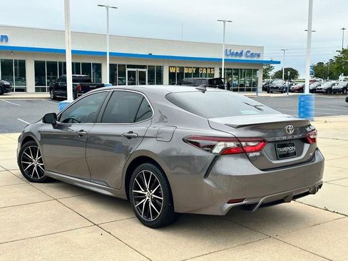 Used 2021 Toyota Camry SE FWD image 4