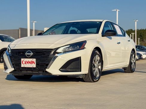 Used 2024 Nissan Altima 2.5 S image 3