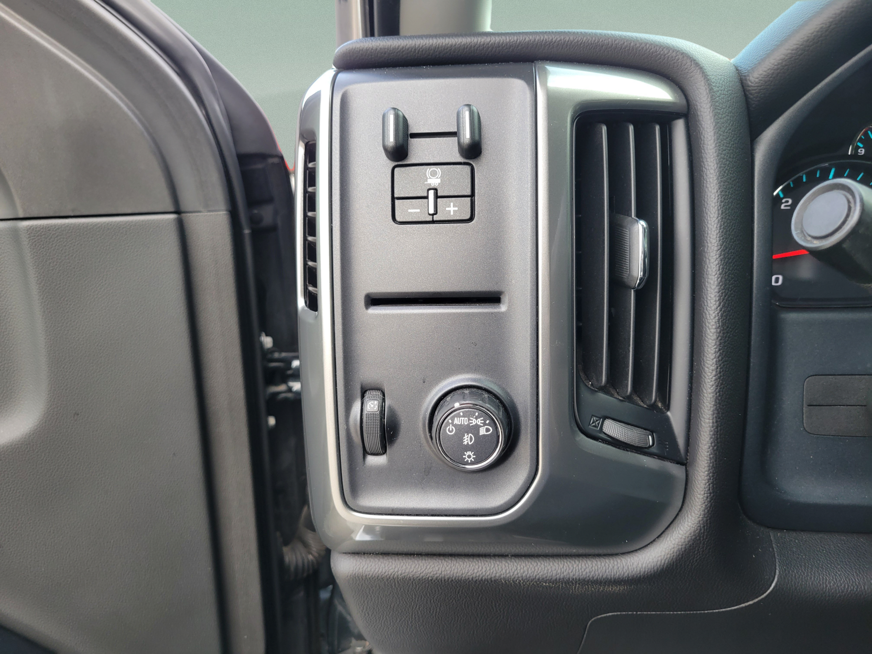 Used 2018 Chevrolet Silverado 1500 LT w/ All Star Edition RWD image 24