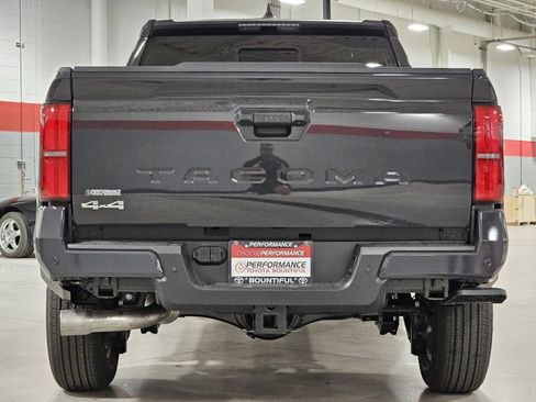 Used 2025 Toyota Tacoma SR5 AWD/4WD image 17