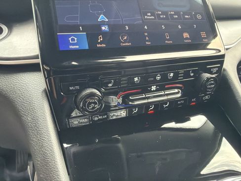Used 2023 Jeep Grand Cherokee 4WD 4xe w/ Luxury Tech Group II image 19