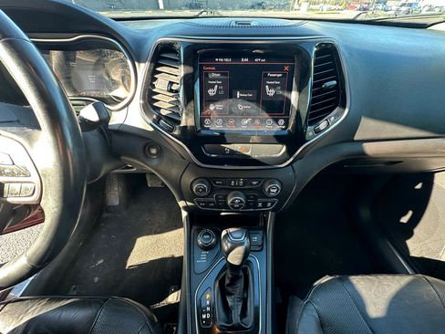 Used 2019 Jeep Cherokee Limited image 17