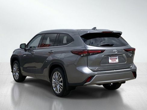 Certified 2026 Toyota Highlander Platinum AWD/4WD image 4