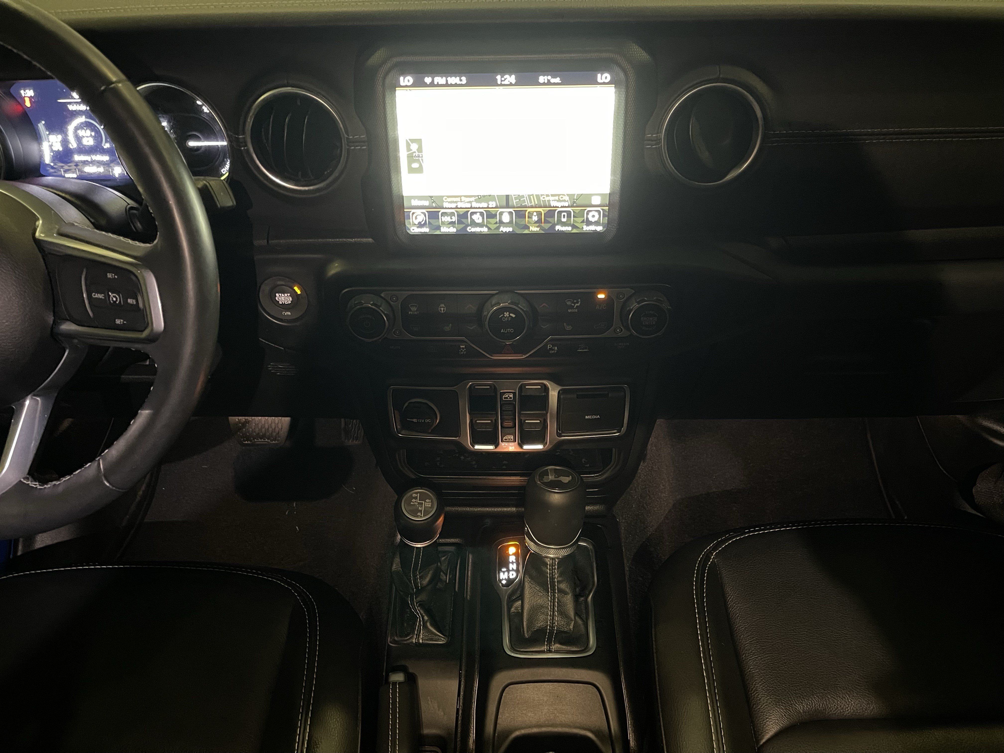 Used 2022 Jeep Wrangler Unlimited Sahara w/ Cold Weather Group AWD/4WD image 17