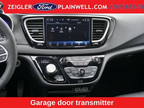 Used 2025 Chrysler Pacifica Select FWD image 17