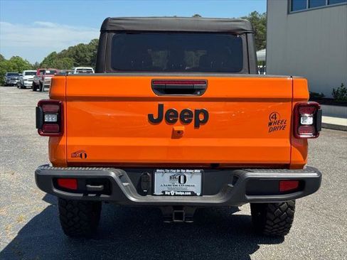 Certified 2025 Jeep Gladiator Sport AWD/4WD image 4