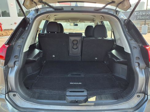 Used 2018 Nissan Rogue S FWD image 23