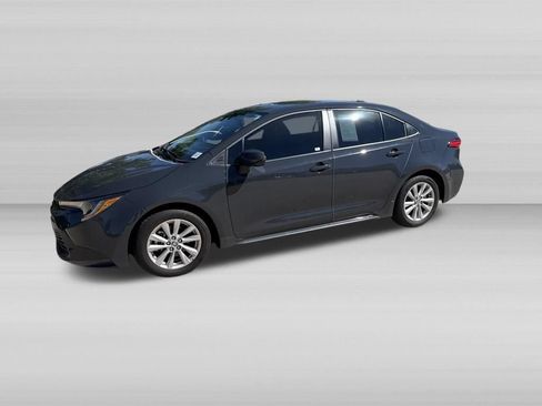 Used 2024 Toyota Corolla LE w/ LE Convenience Package FWD image 11