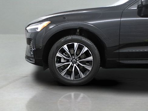 Certified 2025 Volvo XC60 B5 Plus w/ Protection Package Premier AWD/4WD image 37
