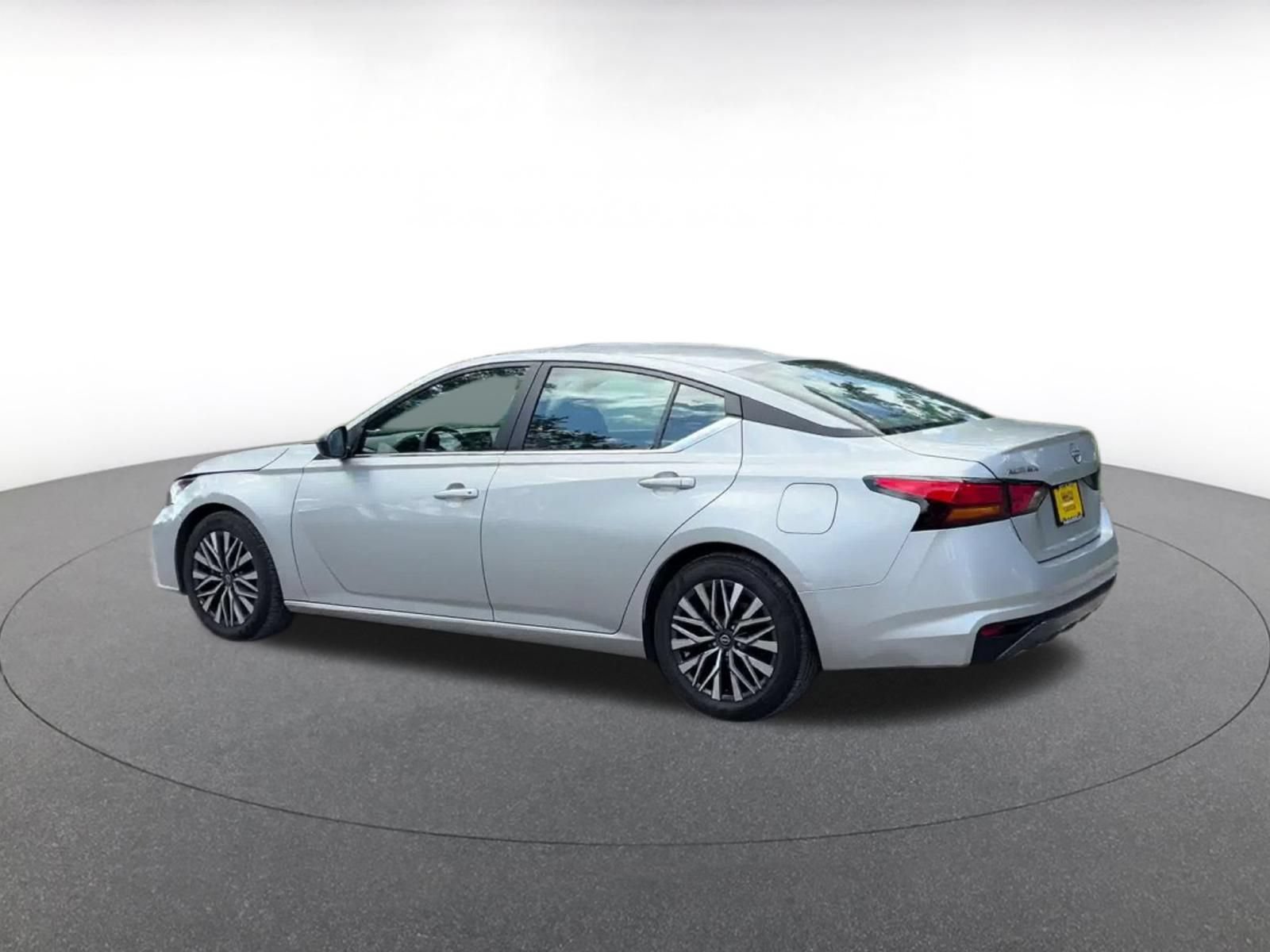 Used 2026 Nissan Altima 2.5 SV FWD image 9