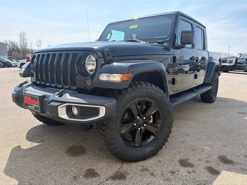 Used 2023 Jeep Gladiator Sport image 2