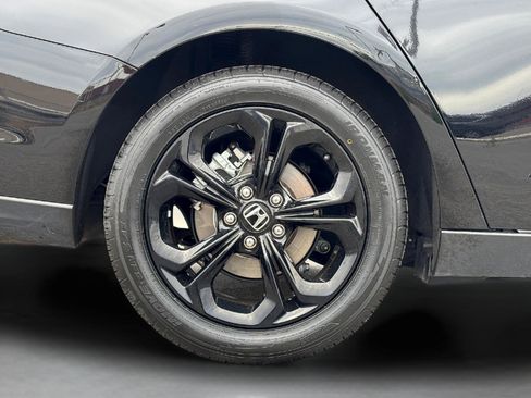 Certified 2025 Honda Accord SE image 9