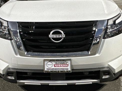 New 2025 Nissan Pathfinder SL image 12