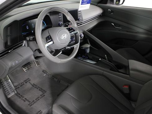 Certified 2025 Hyundai Elantra Sport FWD image 19