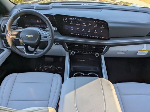 New 2025 Chevrolet Suburban Premier image 17