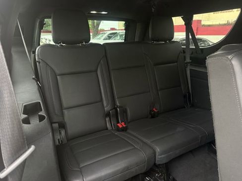 Used 2024 Chevrolet Suburban LT RWD image 34