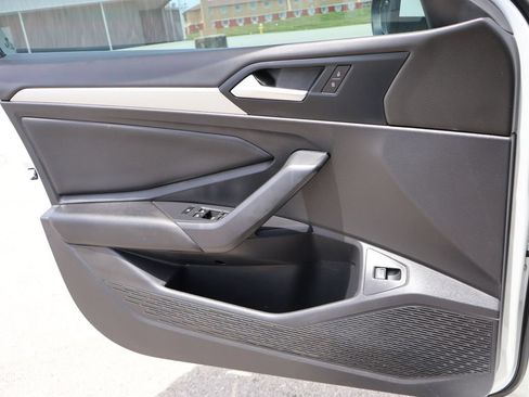 Used 2019 Volkswagen Jetta SE FWD image 32