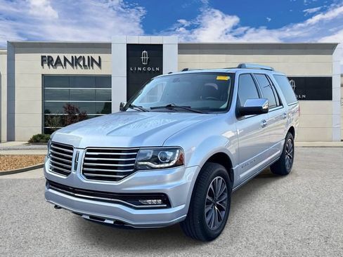 Used 2017 Lincoln Navigator Select AWD/4WD image 3